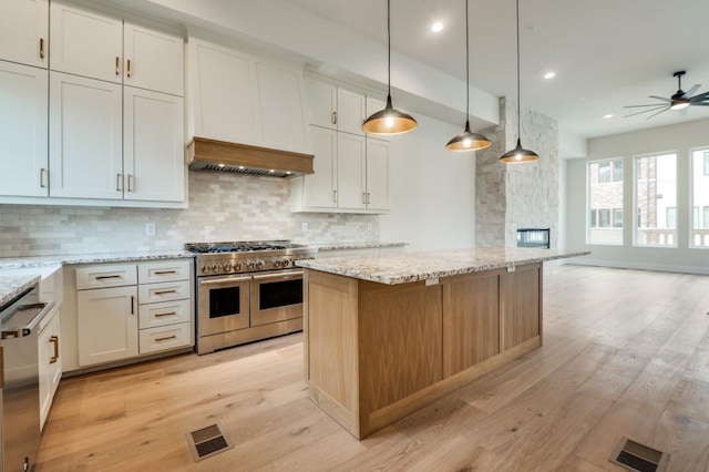235 E Nash St Unit 118, Grapevine, TX 76051 - kitchen with decorative backsplash, stainless steel appliances, visible vents, and open floor plan