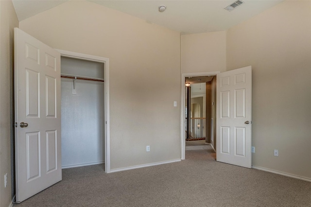 unfurnished bedroom featuring carpet flooring, a closet, visible vents, and baseboards