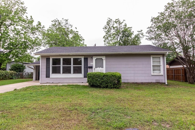 303 E 8th St, Kaufman, TX 75142 - ranch-style home featuring fence and a front yard