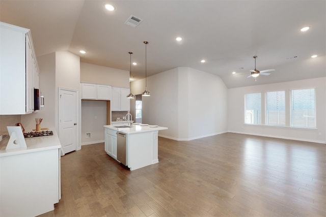 925 Plaza Ln, Argyle, TX 76226 - kitchen with ceiling fan, visible vents, a sink, vaulted ceiling, and a center island with sink