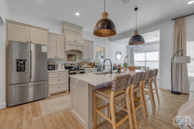 7001 Breezeway Dr, Abilene, TX 79606 - kitchen with stainless steel appliances, a breakfast bar, a sink, decorative backsplash, and light countertops