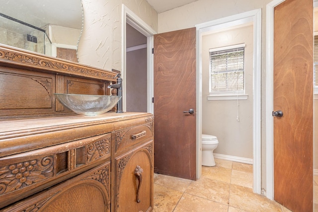 122 Big Bend Blvd, Waxahachie, TX 75165 - full bath with toilet and vanity