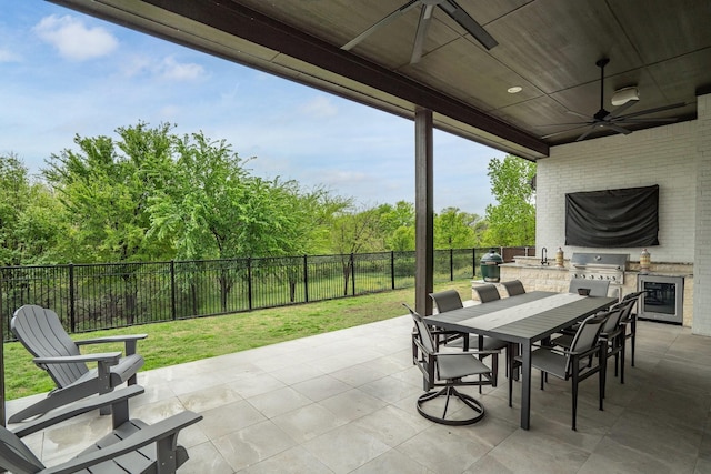 view of patio / terrace featuring a fenced backyard, area for grilling, outdoor dining area, and a ceiling fan
