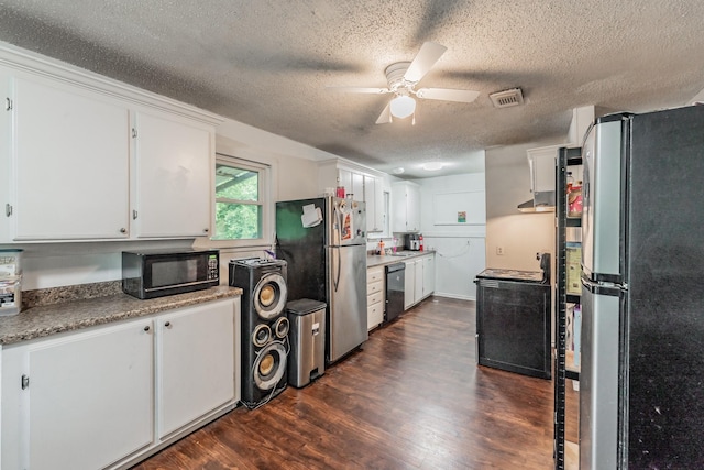 1941 Michael Ct, Pelican Bay, TX 76020 - kitchen featuring a ceiling fan, a textured ceiling, dark wood-type flooring, visible vents, and black appliances