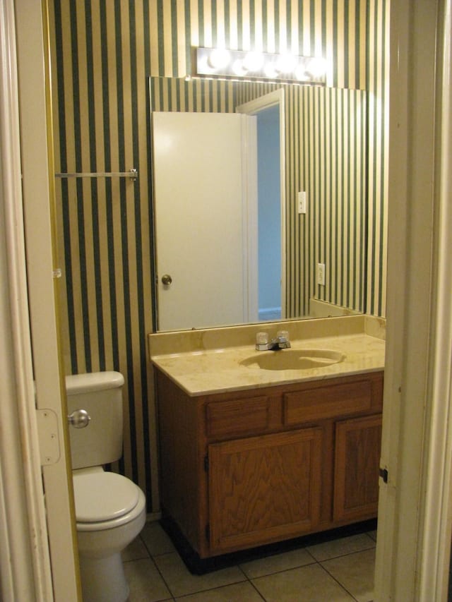 1431 Windmill Ln, Mesquite, TX 75149 - bathroom featuring vanity, toilet, wallpapered walls, and tile patterned floors