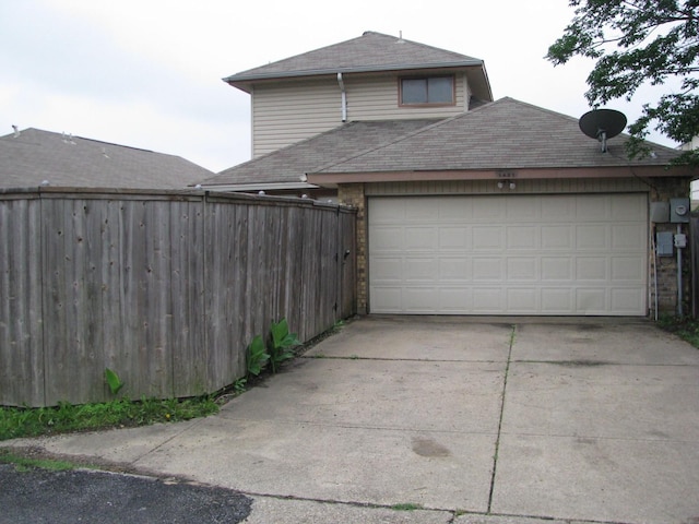 1431 Windmill Ln, Mesquite, TX 75149 - garage featuring driveway and fence