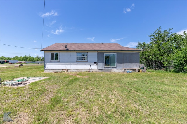 back of house featuring a yard