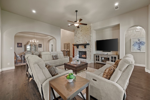 living room featuring arched walkways, a ceiling fan, dark wood-type flooring, and recessed lighting