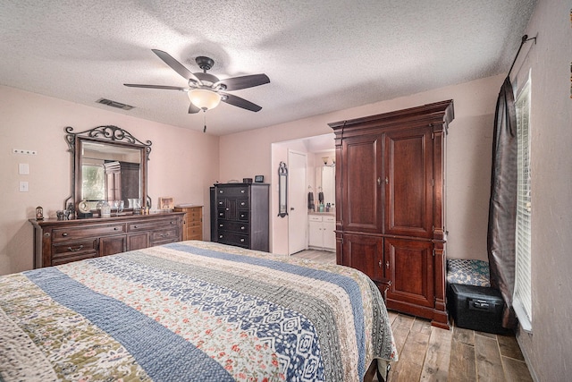3811 Pelham Mnr, Arlington, TX 76016 - bedroom featuring light wood-type flooring, visible vents, ceiling fan, and a textured ceiling