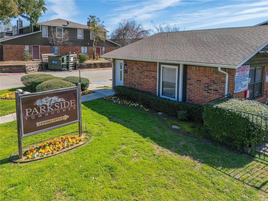 1122 Millview Dr Unit 402, Arlington, TX 76012 - exterior space featuring a lawn
