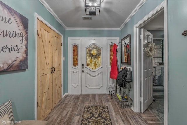 103 Maple Leaf Ln, Haughton, LA 71037 - entrance foyer featuring crown molding, visible vents, and wood finished floors