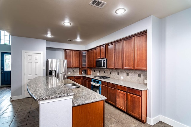kitchen featuring a sink, visible vents, appliances with stainless steel finishes, tasteful backsplash, and light tile patterned flooring