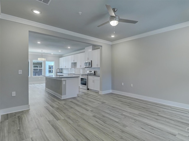 3356 Norris St, Plano, TX 75074 - kitchen featuring white cabinetry, stainless steel appliances, light wood-style flooring, and ornamental molding
