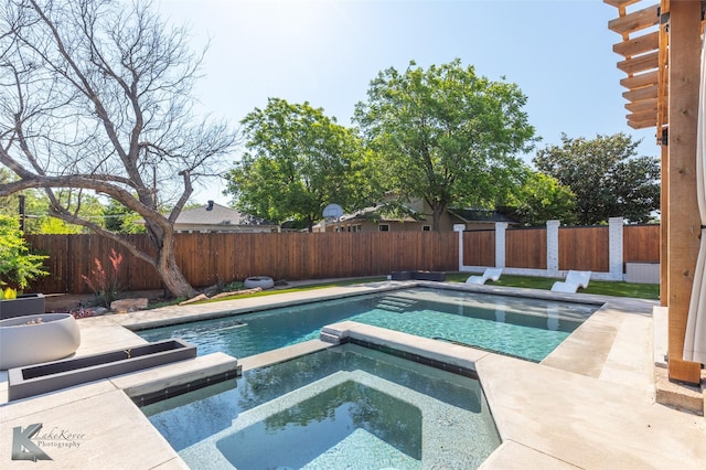 718 Byrd Dr, Abilene, TX 79601 - view of swimming pool featuring a fenced backyard and a pool with connected hot tub