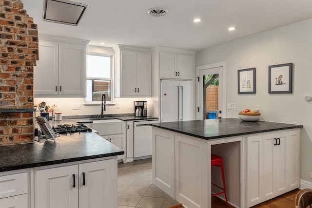 5107 Milam St, Dallas, TX 75206 - kitchen with a peninsula, a healthy amount of sunlight, visible vents, dishwasher, and built in refrigerator