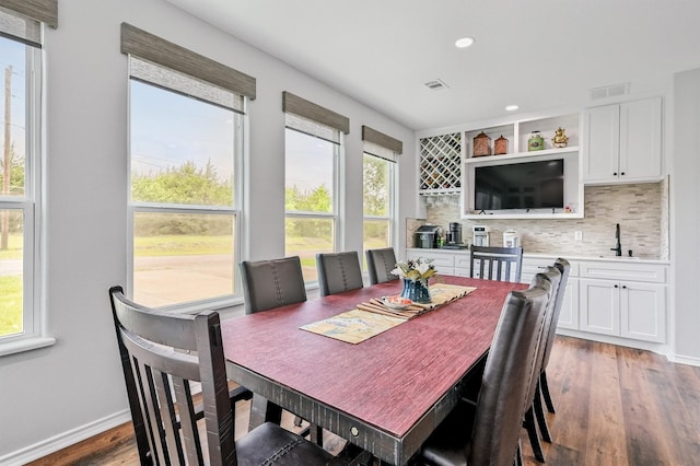 dining area with recessed lighting, baseboards, visible vents, and wood finished floors