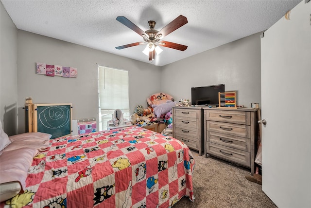 bedroom with light carpet, a textured ceiling, and a ceiling fan