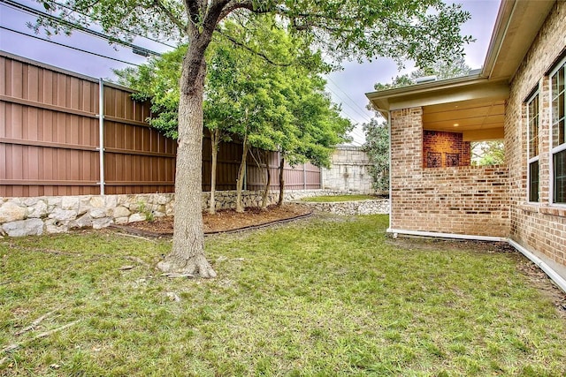 10853 Dixon Branch Dr, Dallas, TX 75218 - view of yard