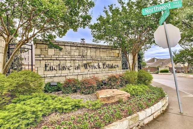10853 Dixon Branch Dr, Dallas, TX 75218 - view of community sign