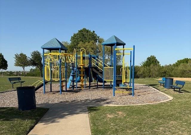 4849 Crumbcake Dr, Fort Worth, TX 76244 - community play area with a yard