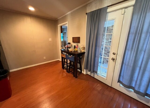 524 Terrace Dr, Desoto, TX 75115 - entryway with wood finished floors, crown molding, baseboards, and recessed lighting