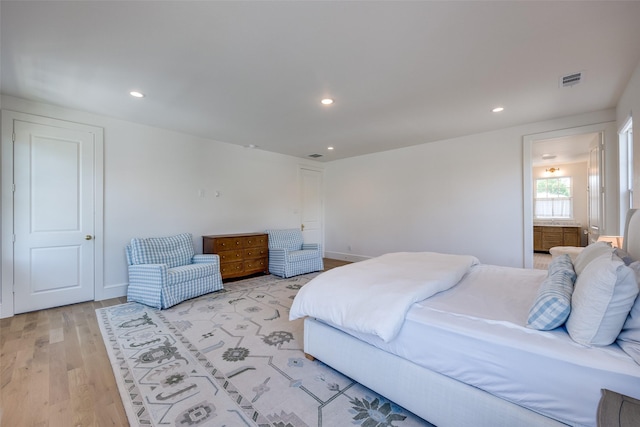 bedroom featuring light wood-style flooring, baseboards, visible vents, and recessed lighting