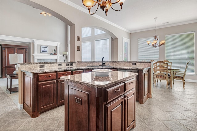 4600 Winter Park Dr, Richardson, TX 75082 - kitchen with a chandelier, arched walkways, a kitchen island, plenty of natural light, and crown molding