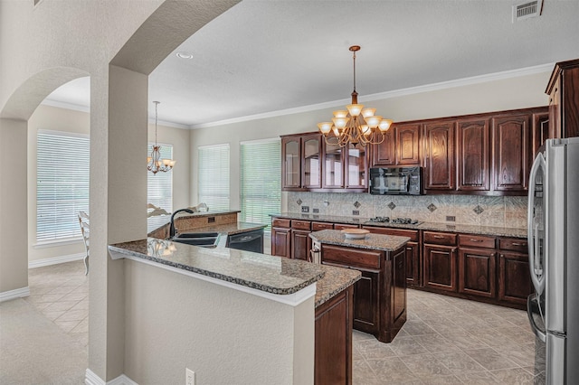 4600 Winter Park Dr, Richardson, TX 75082 - kitchen with black appliances, a chandelier, a sink, arched walkways, and crown molding