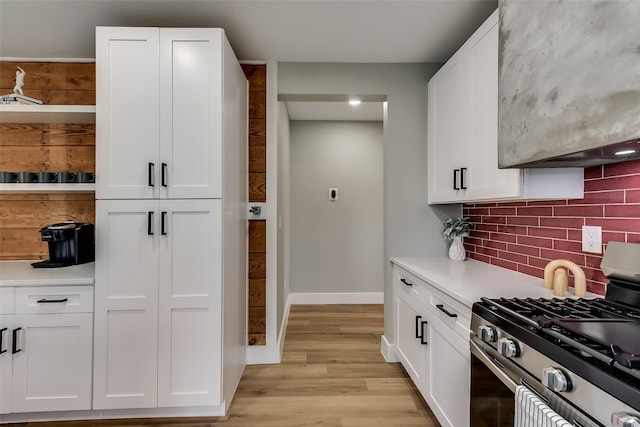 807 Florence St, Mckinney, TX 75069 - kitchen with light wood finished floors, baseboards, stainless steel range with gas cooktop, light countertops, and decorative backsplash