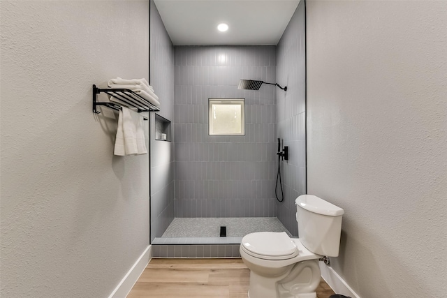 807 Florence St, Mckinney, TX 75069 - bathroom with toilet, wood finished floors, recessed lighting, baseboards, and tiled shower