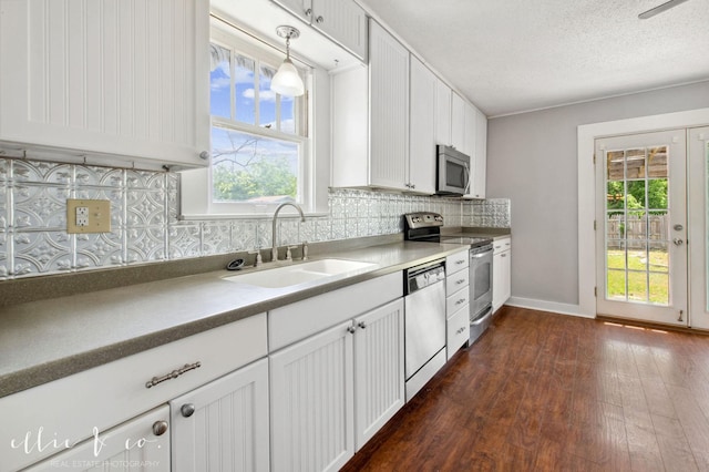 741 Vine St, Abilene, TX 79602 - kitchen with stainless steel appliances, a sink, healthy amount of natural light, dark wood finished floors, and a textured ceiling