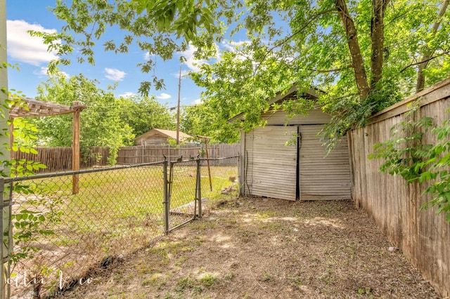 741 Vine St, Abilene, TX 79602 - view of yard with a gate