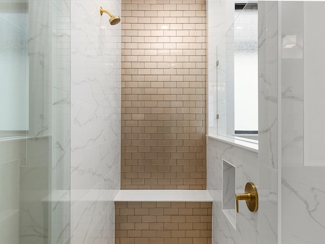 bathroom featuring a tile shower