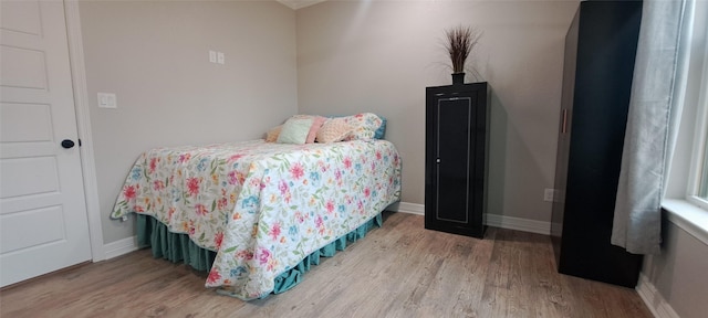 12890 County Road 463, Tyler, TX 75706 - bedroom featuring wood finished floors and baseboards