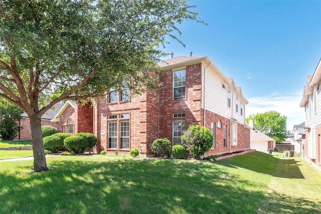 view of front of home featuring brick siding and a front lawn