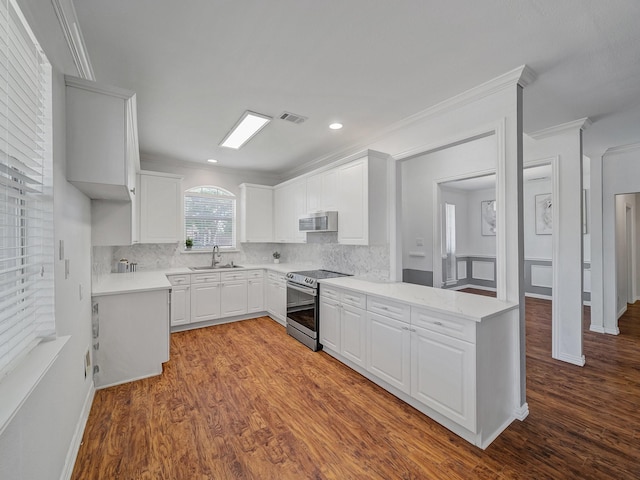 2035 Greenfield Ln, Allen, TX 75013 - kitchen featuring a sink, stainless steel appliances, visible vents, backsplash, and ornamental molding