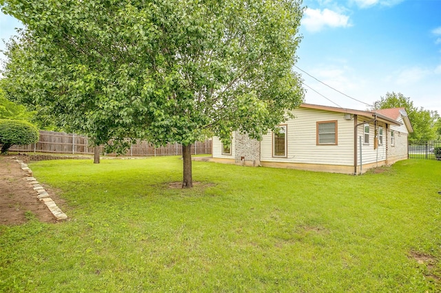 view of yard featuring a fenced backyard