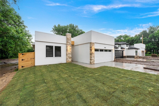 3904 De Maggio Ave, Dallas, TX 75210 - modern home featuring a front yard, stucco siding, and a garage