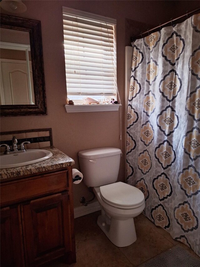 334 Miss Ellie Ln, Abilene, TX 79602 - bathroom featuring vanity, toilet, and a shower with shower curtain