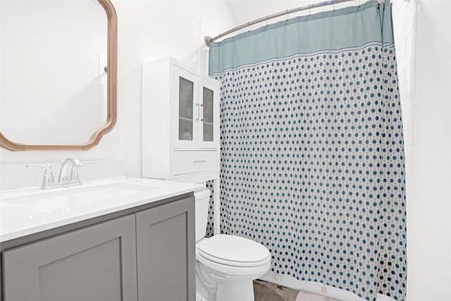 full bathroom with vanity, toilet, and a shower with curtain