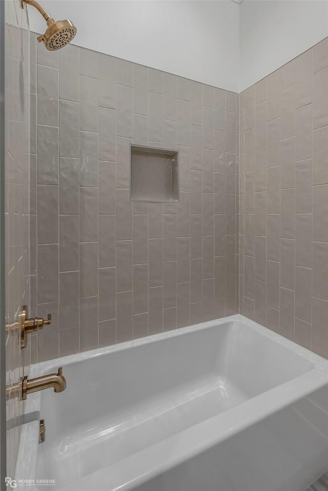 full bathroom featuring washtub / shower combination