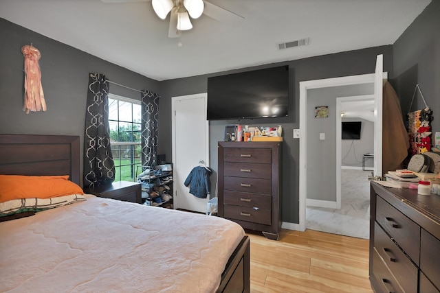 7810 Maxwell Ave, Dallas, TX 75217 - bedroom featuring light wood-type flooring, visible vents, baseboards, and ceiling fan