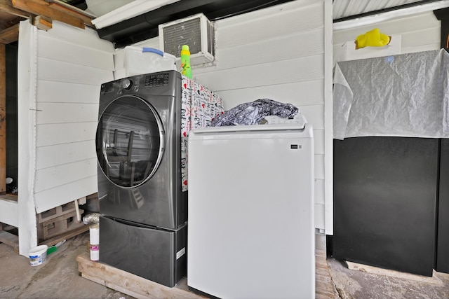 7810 Maxwell Ave, Dallas, TX 75217 - clothes washing area featuring washing machine and clothes dryer and laundry area