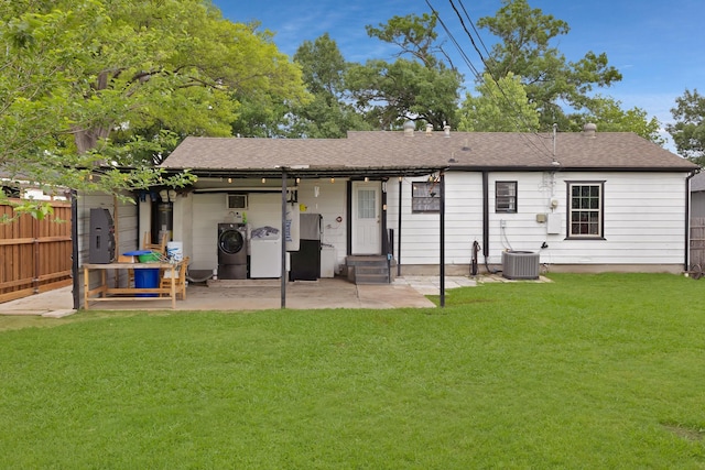 7810 Maxwell Ave, Dallas, TX 75217 - rear view of property with independent washer and dryer, a yard, and fence