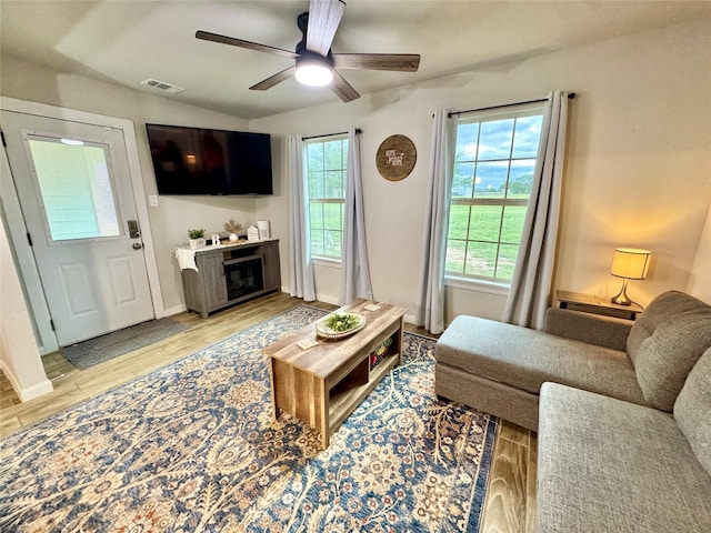 124 Oakwood St, Chico, TX 76431 - living area featuring light wood finished floors, visible vents, baseboards, and ceiling fan