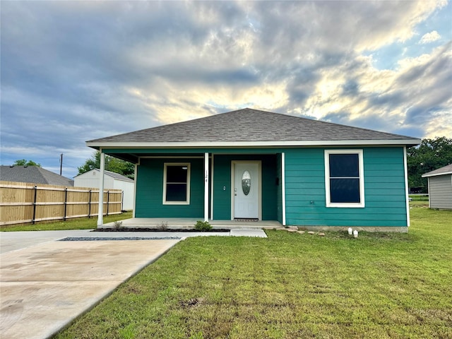 124 Oakwood St, Chico, TX 76431 - bungalow with a front yard, a porch, and fence