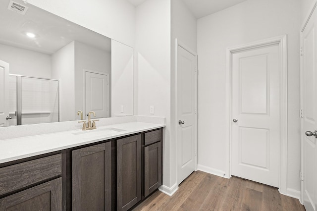 spare room with carpet flooring, baseboards, visible vents, and recessed lighting