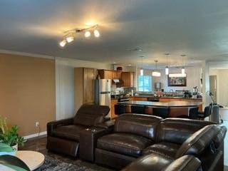 1804 Chicory Ln, Arlington, TX 76010 - living room featuring baseboards