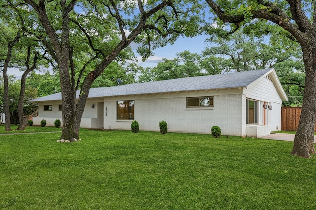 6200 Ravenswood Dr, Fort Worth, TX 76112 - single story home featuring brick siding and roof with shingles