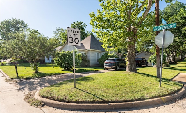 1501 W Crawford St W, Denison, TX 75020 - view of property's community featuring driveway and a lawn